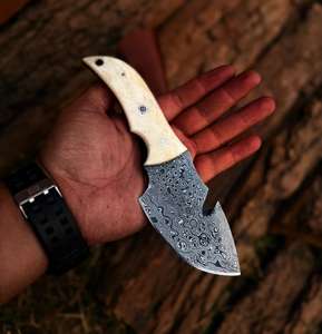 Cuchillo de Caza de Acero de Damasco con Mango Completo, Diseño de Gancho para Desollar Ciervos, Estilo Industrial Personalizado - Product Image 6