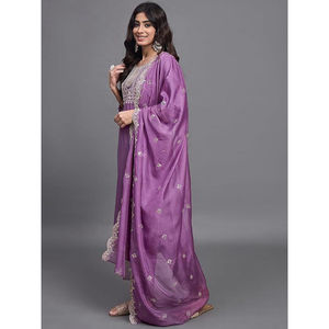 Fils rayonnants: Ensemble Kurti de broderie de paillettes en chinon pur avec Dupatta d'organza lourd | Élégance ethnique | S-XXL - Product Image 1