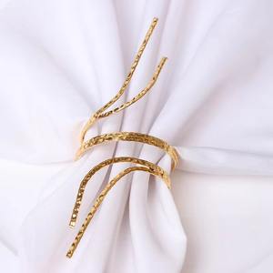 Rond de serviette élégant en or, accessoire de table élégant, parfait pour les mariages, les fêtes, les repas à la maison et les décorations de table de luxe. - Product Image 4