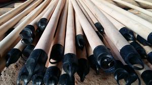 Manche de vadrouille en bois d'eucalyptus de 120cm avec capuchon en plastique Finition durable lisse, écologique et résistante à l'humidité - Product Image 4