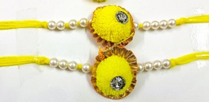 ชุดเครื่องประดับทำด้วยมือสีเหลืองพร้อมสร้อยคอเปลือกหอย Tikka ต่างหูและแหวนนิ้วสำหรับเจ้าสาว haldi - Product Image 2