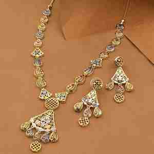 Colliers en chaîne de boîte en laiton plaqué trois tons en gros, bijoux de mode pour femmes multicolores - Product Image 1