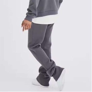 Chándal de primavera cálido con logotipo personalizado para hombre, venta al por mayor, trajes de jogging de poliéster en blanco hechos a medida con características de temporada de invierno - Product Image 4