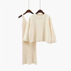 ชุดเดรสไหมพรมลำลองสำหรับผู้หญิง สีพื้น สองชิ้น ระบายอากาศได้ดี ชุดเดรสยาวทรงหลวม พร้อมโลโก้ด้านหน้า - Product Image 2