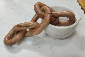 Escultura decorativa de cadena de eslabones de madera de acacia rústica hecha a mano para exhibición de mesa moderna bohemia y casa de campo - Product Image 3