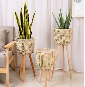 Cesta moderna, maceta, maceta decorativa hecha a mano, maceta de mimbre para interiores y exteriores, pantalla de plantas de ratán, patas de soporte de madera - Product Image 1