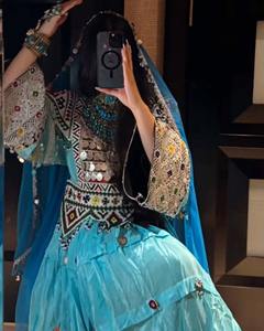 Robe traditionnelle afghane vintage, longueur au sol, broderie florale, faite à la main, ethnique pashtun, tenue de mariage culturelle, robe pour femmes - Product Image 2