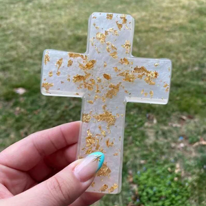 Croix d'église en résine époxy découpée avec des bords lisses et des couleurs vibrantes, de haute qualité - Product Image 1