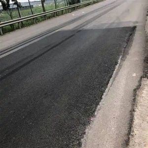 SureSeal Cold Patch para reparaciones de larga duración, que ofrece una fuerte adhesión y durabilidad para superficies de asfalto - Product Image 6