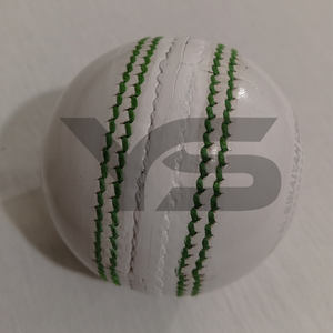 Pelota de Críquet de Cuero Blanco de Alta Calidad, Grado A, Cosida a Mano y Curada para Prácticas en Interiores y Partidos al Aire Libre - Product Image 3