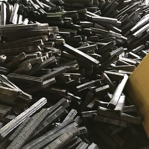 Briqueta de carbón de bambú carbonizado hecha a máquina de alta calidad para barbacoa 4.89% Ash 7850J Calory al por mayor de Vietnam - Product Image 1