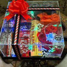 Charmant coffret cadeau en acrylique Valentine Design transparent élégant présentant des surprises romantiques et des souvenirs précieux élégamment - Product Image 4