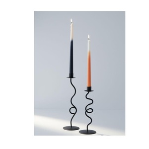 Porte-bougie géométrique contemporain en métal, parfait pour la décoration intérieure moderne, l'éclairage d'ambiance et l'exposition sur table. - Product Image 4