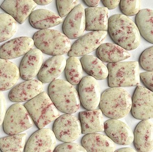 Cabochon de Quartz de cinabre naturel de haute qualité pierre précieuse en vrac pour la fabrication de bijoux faits à la main et de décoration - Product Image 1