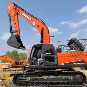 Excavatrice sur chenilles Doosan DX300LC, nouveau modèle, bon prix, état d'occasion, avec moteur principal, boîte de vitesses, pompe à engrenages, PLC - Product Image 4