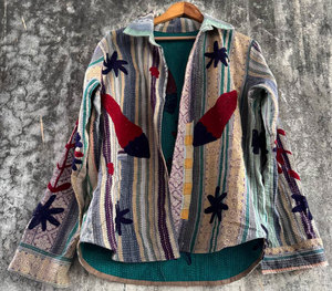 Veste chemise Kantha Suzani vintage faite à la main – Veste réversible en coton matelassé brodé, style bohème - Product Image 1