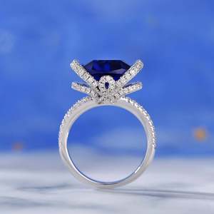Bague halo en moissanite taille coussin plaquée or rose Jeulia - Certifiée IGI en argent sterling - Product Image 5