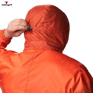 Chaqueta Impermeable Ligera con Capucha y Cuello Alto de Lona con Logotipo Frontal para Camping, Senderismo, Correr y Viajes al Aire Libre - Product Image 6