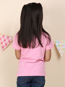 Camiseta de cuello redondo Smart Look 100% algodón para niñas disponible en diferentes métodos de impresión seleccionados a mano para la venta - Product Image 4