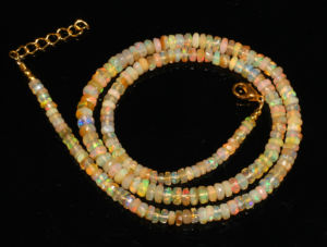 สร้อยโอปอล์เหลี่ยมเพชรพลอยจากโอปอลจากเอธิโอเปียธรรมชาติพร้อมส่งสร้อย42.45กะรัตพร้อมลูกปัดสีรุ้ง - Product Image 3