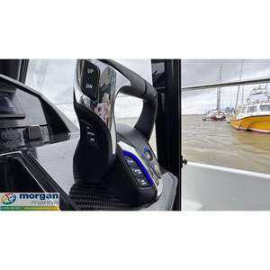 Bateau de plaisance de luxe Jeanneau Merry Fisher 895 Offshore, coque en fibre de verre et acier, pour la pêche, la patrouille, la navigation rapide et le remorquage. - Product Image 2