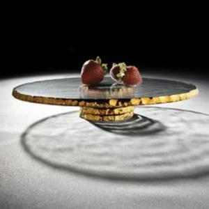 Elegante soporte para pasteles de resina con patrones elegantes y elegantes que lo convierten en un accesorio perfecto para servir - Product Image 4