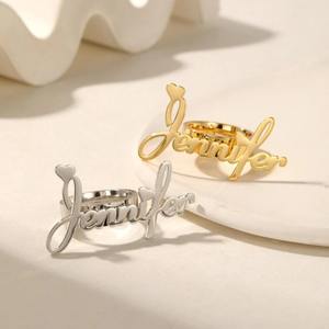 แหวนชื่อที่กำหนดเองด้วยหัวใจเครื่องประดับส่วนบุคคลสำหรับผู้หญิงแหวนเงินสเตอร์ลิงปรับชื่อได้ขายส่งแหวนป้ายชื่อ - Product Image 1