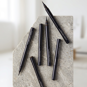 Eyeliner liquide coréen automatique, waterproof, séchage rapide, couleur brun foncé intense, formule longue tenue pour un maquillage naturel - Product Image 1