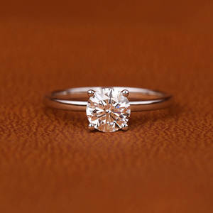 Bague de fiançailles en or massif plaqué 18 carats, coupe ronde, style classique de luxe avec diamant de laboratoire de coupe ronde, pour cadeau d'anniversaire - Product Image 1