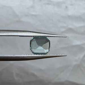 Pierre précieuse naturelle en tourmaline bleue de 1,15 carat, taille coussin, pierre libre non traitée, effets optiques légers, vente en gros - Product Image 2