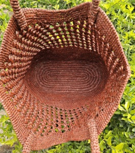 Bolso Tote Bohemio de Ganchillo para Mujer, Diseño Calado a Rayas, Estilo Casual de Playa, Hecho a Mano, Artesanal, de Rafia Natural - Product Image 5