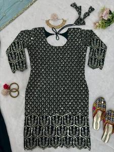 Ropa de diseñador étnico para mujer, Top bordado de secuencia y hilo pesado de Georgette de imitación pura y traje Sharara con Dupatta - Product Image 3