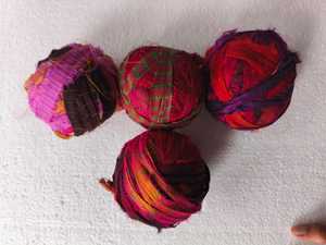 Ecológico a granel 100-Gem Color teñido Sari cinta de seda al por mayor tela reciclada para tejer bolas de gemas vibrantes - Product Image 4