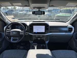 Véhicule électrique Fo_rd F-150 Lightning XLT Super Crew AWD 2023, autonomie de 601-700 km, batterie de 110 kWh, puissance de 400 ch, sièges en cuir - Product Image 6