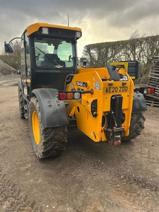 Découvrez une maniabilité supérieure avec le 542 70 Agri Xtra, conçu pour une adhérence et une stabilité accrues, et une utilisation en terrain sans obstacle. Prix abordable. - Product Image 3