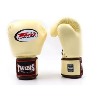 Gants de boxe Muay Thai sur mesure tendance, gants de boxe pour jeunes, gants d'entraînement en cuir de vache véritable pour adultes - Product Image 2