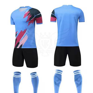 Uniforme de football sublimé personnalisé fabriqué au Pakistan Maillot et short Possédez votre équipe de conception Portez des kits d'uniformes de football - Product Image 1