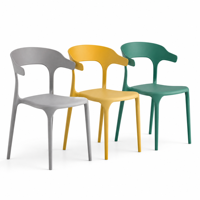 Chaise de salle à manger empilable en plastique à dossier incurvé pour hôtel, restaurant, café, jardin, terrasse, événements extérieurs, cour
