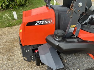 Cortadora de Césped Comercial Kubota ZD1211 con Giro Cero, Diésel, de Alta Resistencia, Precio de Fábrica - Product Image 3