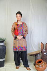 Pakistanais élégant femmes kurti 2024 2025 en gros robe pakistanaise vente chaude prêt à l'emploi kurti Kameez broderie personnalisée - Product Image 2