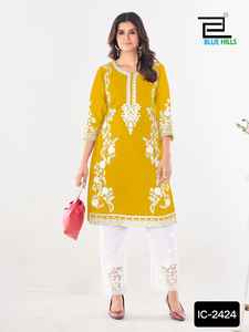 Les plus belles femmes portent des Kurtis de créateur avec un ensemble de pantalons Fabrication indienne et prix de gros Vêtements et costumes traditionnels - Product Image 2