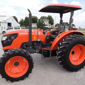 Tractor Agrícola Kubota M6060 USADO con Tracción en las 4 Ruedas, 70HP, Maquinaria Agrícola, Tractores de Ruedas, Eficiencia Superior, Motor Potente - Product Image 3