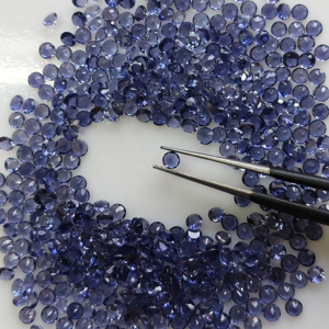 Iolita Púrpura Natural de 2.75 mm, Corte Brillante Redondo, Piedra Preciosa Suelta de la Mejor Calidad con Efectos Pleocróicos para la Fabricación de Joyas - Product Image 4