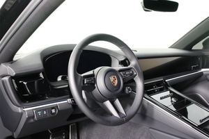 2024 P O R S C H E Panamera 4 AWD ใช้ทำความสะอาดพวงมาลัยซ้ายเครื่องยนต์เทอร์โบเบาะหนังสีดำภายในยาง R19