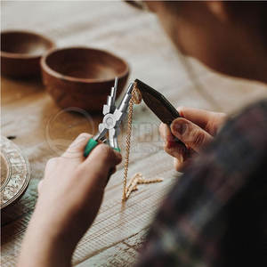 Precio al por mayor Alicates de joyería de acero al carbono Herramientas de joyería reutilizables ligeras de calidad de grado A + fabricadas en Pakistán - Product Image 5