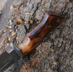 Couteau de chasse de survie en plein air, conception pleine soie, lame en acier Damas à pointe tombante, manche en bois, personnalisable OEM, qualité industrielle - Product Image 3