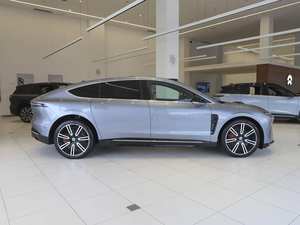 Véhicule électrique haut de gamme 2025 à double moteur, transmission intégrale et affichage tête haute (HUD) à réalité augmentée - Product Image 4