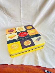 Boîte de conserve avec impression personnalisée en gros emballage carré rectangulaire en relief petite charnière en métal thé menthe boîte en fer blanc avec couvercle - Product Image 4