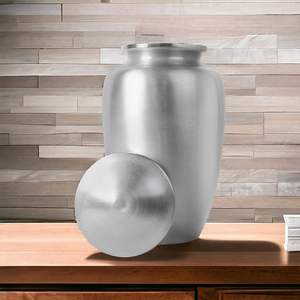 Urne de crémation en argent Conception simple Alliage de haute qualité Fournitures funéraires polies Cendres commémoratives Urne de crémation pour adultes pour cendres humaines - Product Image 2