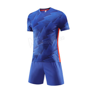 ชุดฟุตบอลผู้ชายแบบเรียบง่าย ขายดี รับผลิตตามแบบ OEM ชุดแข่งขันฟุตบอล ระบายอากาศ แห้งเร็ว ผลิตจากโพลีเอสเตอร์ 100% - Product Image 1